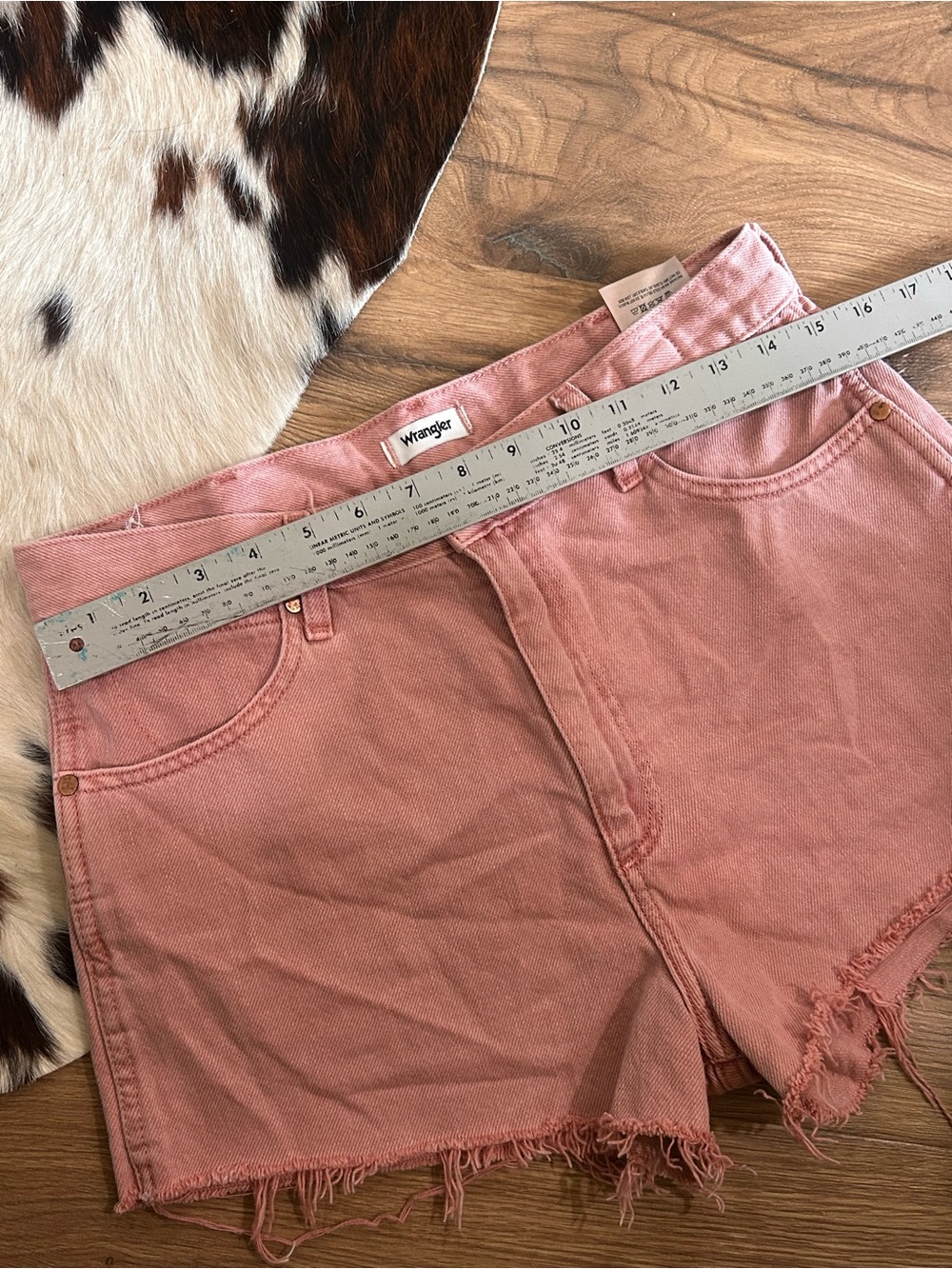 Wrangler Rose Festival Denim Shorts pink- High Rise Cutoff W29 - Picture 7 of 9